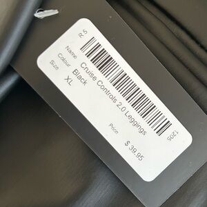 Cruise Control 2.0 Black Leggings
New with tags, silver icing.